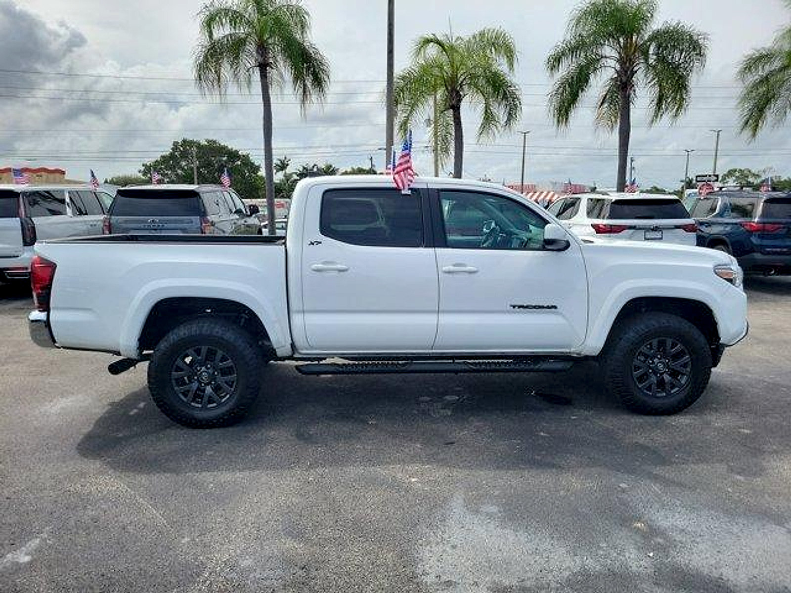 Used 2023 Toyota Tacoma SR5 RWD image 8