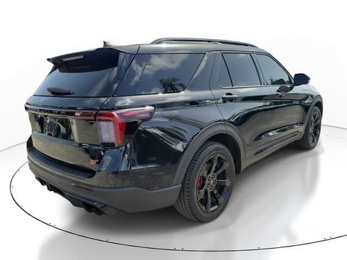 Used 2025 Ford Explorer ST RWD image 2