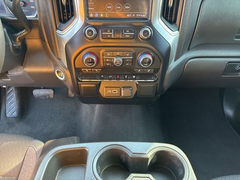 Used 2022 Chevrolet Silverado 1500 LT AWD/4WD image 45