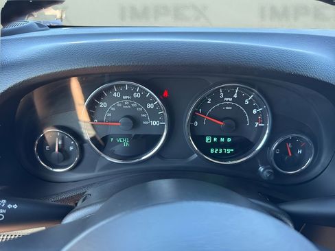 Used 2017 Jeep Wrangler Unlimited Sahara w/ Connectivity Group AWD/4WD image 23