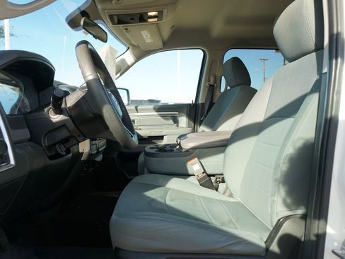 Used 2019 RAM 1500 Classic SLT image 17