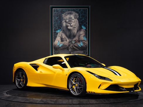Used 2021 Ferrari F8 Tributo RWD image 3