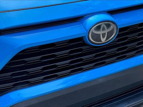 Used 2021 Toyota RAV4 LE FWD image 34