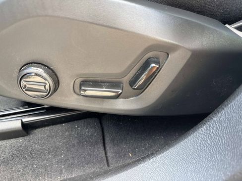 Certified 2025 Volvo XC60 B5 Core w/ Protection Package Premier image 17