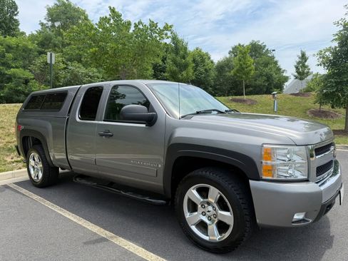 Used 2007 Chevrolet Silverado 1500 LT w/ Towing Package AWD/4WD image 7