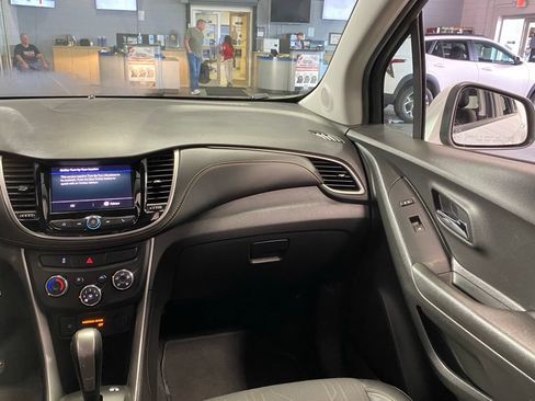 Used 2021 Chevrolet Trax LT FWD image 28