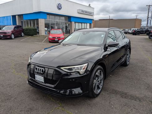 Used 2021 Audi e-tron Premium w/ Convenience Plus Package image 1