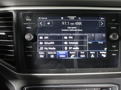 Used 2021 Volkswagen Atlas Cross Sport SE w/ Panoramic Sunroof Package image 27