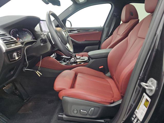Used 2025 BMW X4 xDrive30i AWD/4WD image 3