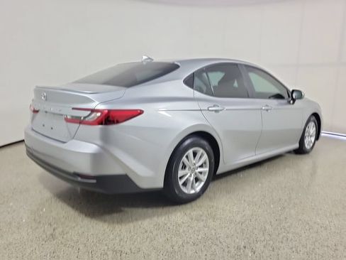 Used 2025 Toyota Camry LE FWD image 5