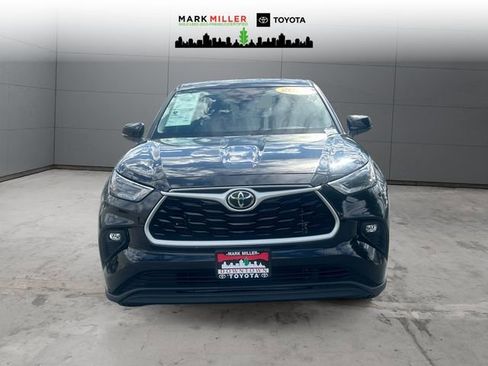 Used 2023 Toyota Highlander LE AWD/4WD image 8