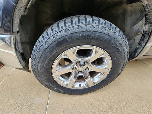 Used 2018 RAM 1500 Laramie w/ Convenience Group AWD/4WD image 9