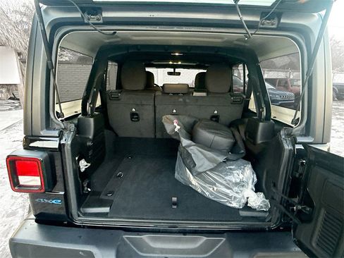 Used 2023 Jeep Wrangler Unlimited w/ Cold Weather Group image 30