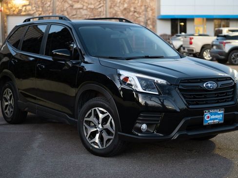 Used 2023 Subaru Forester Premium image 3