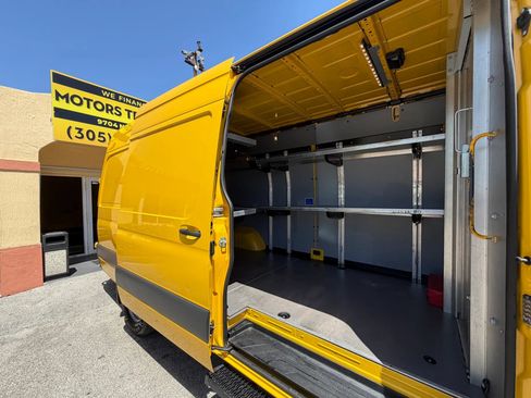 Used 2021 Mercedes-Benz Sprinter 2500 image 8