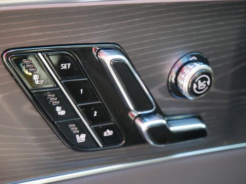 Used 2026 Cadillac Lyriq Premium Luxury w/ LPO, Floor Liner Package AWD/4WD image 17