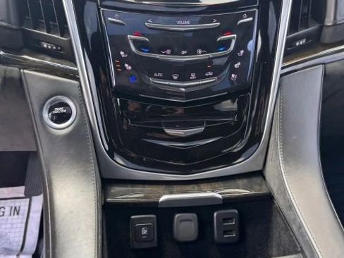 Used 2018 Cadillac Escalade ESV Platinum AWD/4WD image 15