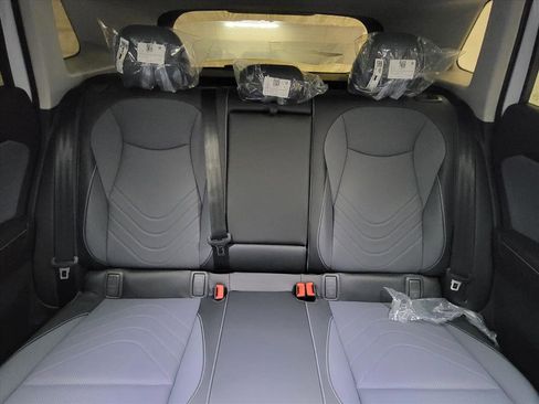 New 2026 Volkswagen Tiguan SE image 9