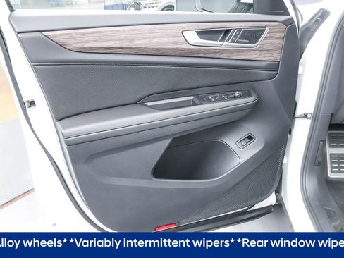 Used 2025 Volkswagen Atlas SEL Premium R-Line image 18