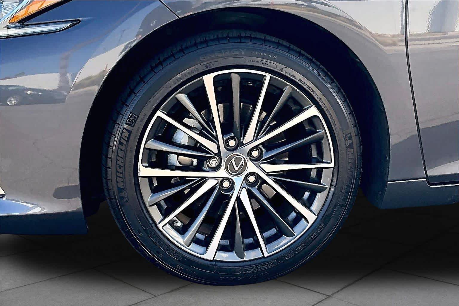 Used 2023 Lexus ES 250 w/ Premium Package AWD/4WD image 11