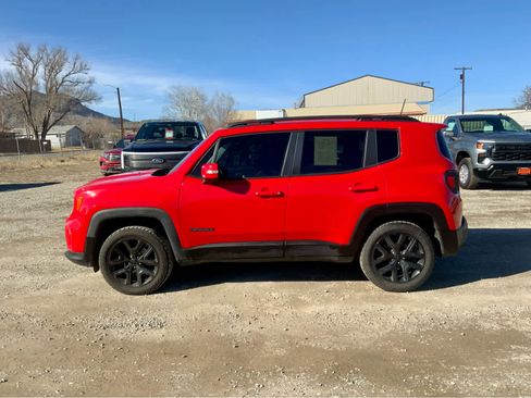 Used 2019 Jeep Renegade Altitude w/ UConnect 8.4 Nav Group image 2