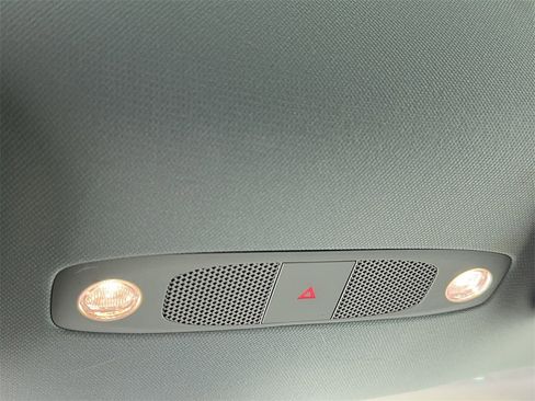 Used 2021 Tesla Model Y Long Range image 38