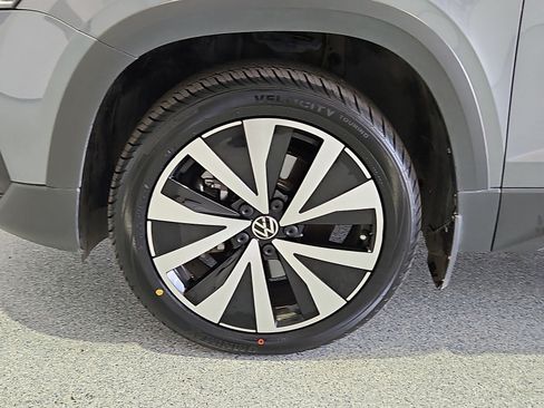 Certified 2023 Volkswagen Taos SE w/ Panoramic Sunroof Package FWD image 11