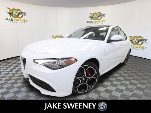 New 2022 Alfa Romeo Giulia Ti image 4