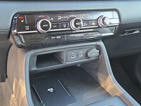 Used 2024 Honda Pilot Touring image 32