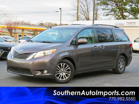 Used 2015 Toyota Sienna XLE Premium image 1