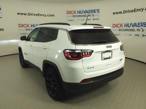 Used 2022 Jeep Compass Latitude AWD/4WD image 4