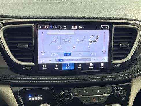 Used 2022 Chrysler Pacifica Touring-L image 20