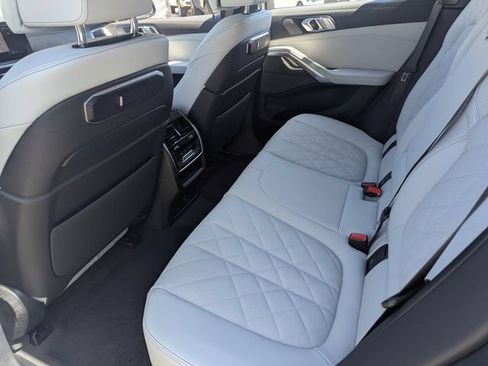 Used 2027 BMW X6 xDrive40i w/ Climate Comfort Package AWD/4WD image 17