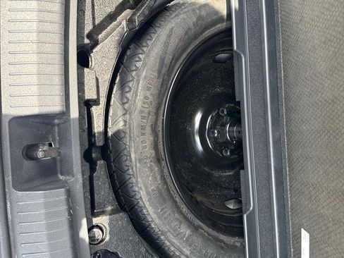 Used 2018 Volkswagen Tiguan SE w/ 18" Alloy Wheels Package image 22