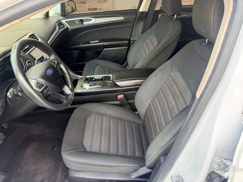 Used 2020 Ford Fusion SE image 38