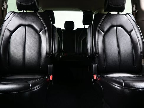 Used 2022 Chrysler Pacifica Touring-L AWD/4WD image 19