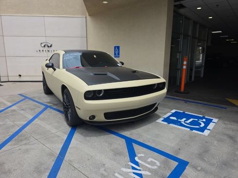 Used 2016 Dodge Challenger SXT Plus RWD image 1