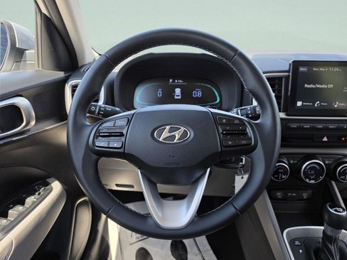 Used 2023 Hyundai Venue SEL FWD image 16