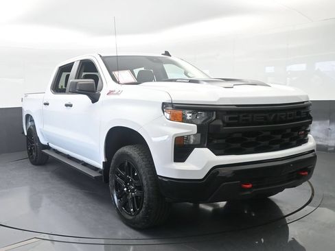 Used 2025 Chevrolet Silverado 1500 Custom Trail Boss AWD/4WD image 9