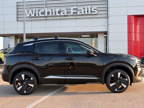 New 2025 Nissan Kicks SR image 5