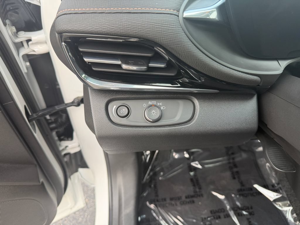 Used 2025 Buick Envista Avenir FWD image 18