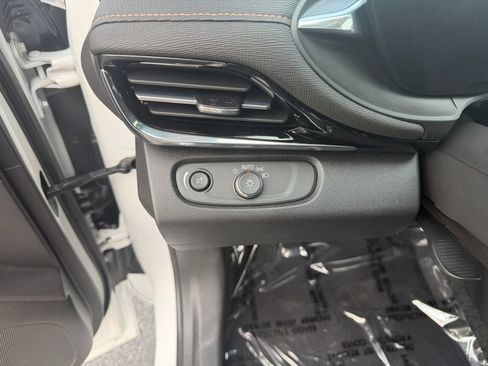 Used 2025 Buick Envista Sport Touring FWD image 18