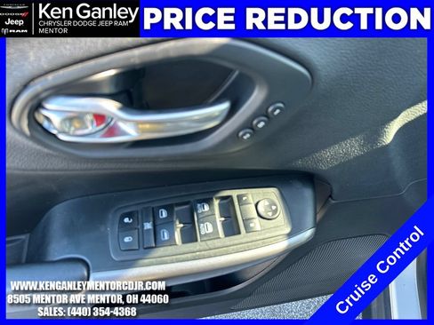 Used 2019 Jeep Cherokee Limited w/ Luxury Group AWD/4WD image 11