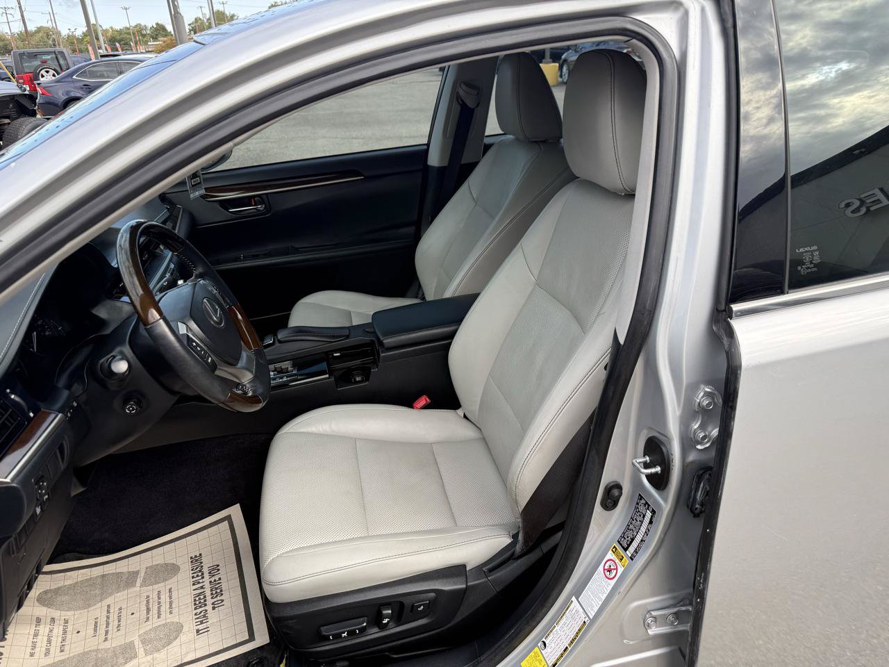 Used 2014 Lexus ES 350 w/ Luxury Package FWD image 9