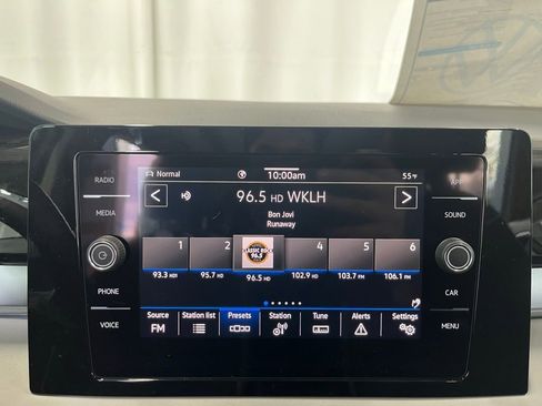 New 2025 Volkswagen Taos SE image 17