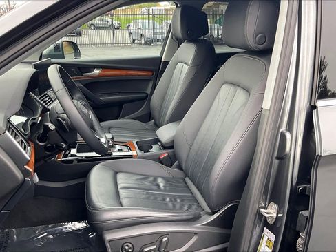 Used 2023 Audi Q5 2.0T Premium w/ Convenience Package image 28