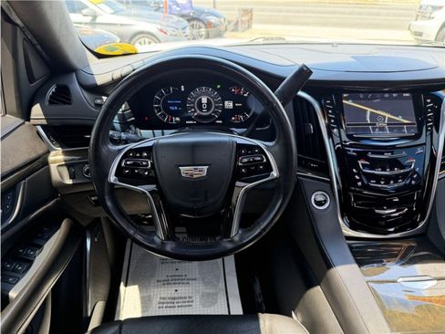 Used 2017 Cadillac Escalade Platinum RWD image 44