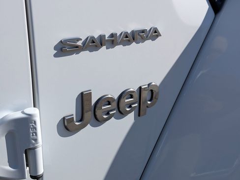 Used 2022 Jeep Wrangler Unlimited Sahara image 33