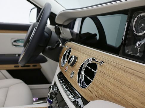 Used 2025 Rolls-Royce Ghost AWD/4WD image 37
