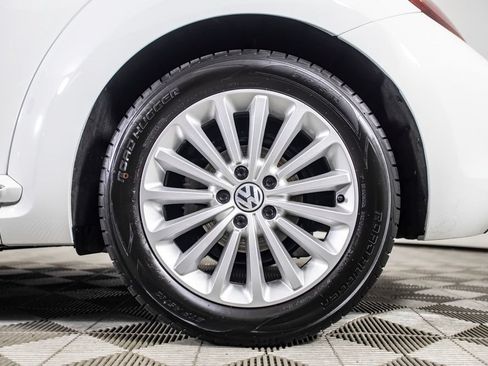 Used 2019 Volkswagen Beetle 2.0T SE FWD image 43